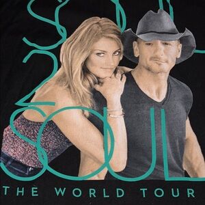 Soul2Soul World Tour Graphic Tee T-shirt , L,
GUC